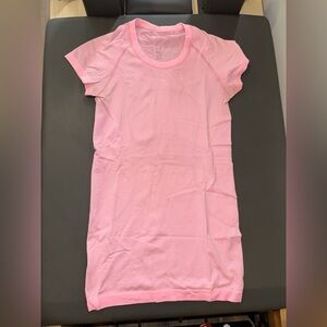 Lululemon Swiftly Tech Short-Sleeve Shirt 2.0
Hip Length
